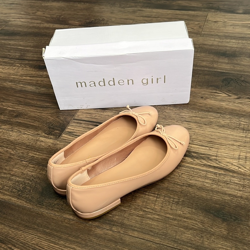 NIB Madden Girl Nude Patent Flats - Picture 7 of 10